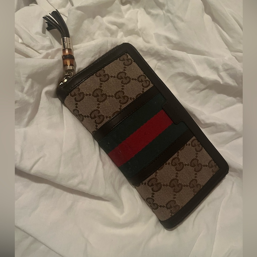 Authentic Vintage Gucci no fold wallet with dust bag